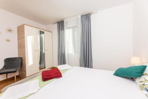 Bed, Photo of the whole room, Bedroom, towels, wardrobe