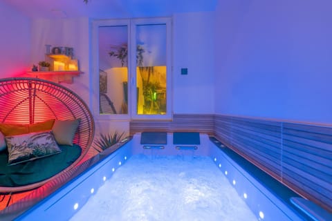Hot Tub, Spa and wellness centre/facilities