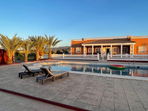 Property building, Patio, Day, Pool view, Swimming pool, sunbed