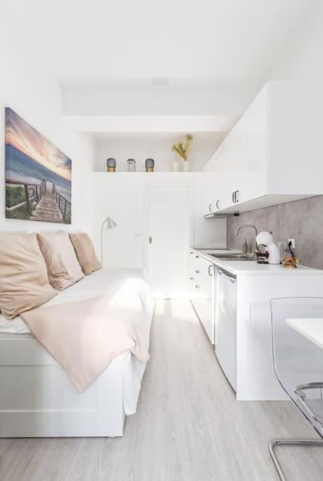 Kitchen or kitchenette, Bedroom