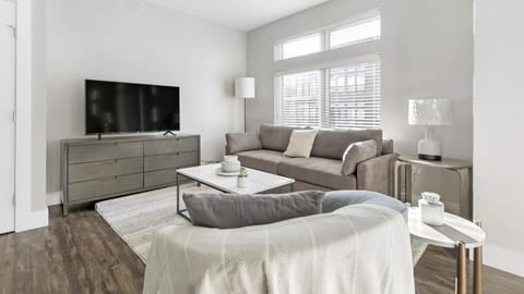 Landing Modern Apartment with Amazing Amenities (ID1255X864) Apartment in Cincinnati