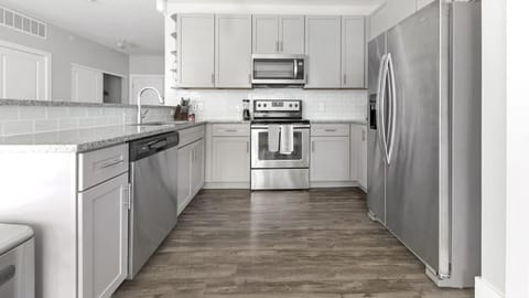 Landing Modern Apartment with Amazing Amenities (ID1255X864) Apartment in Cincinnati