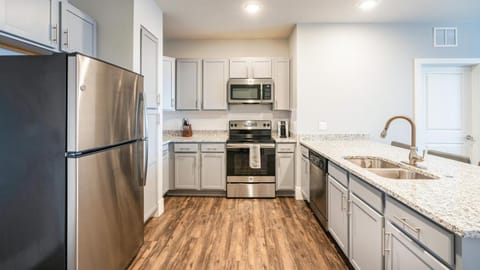 Landing Modern Apartment with Amazing Amenities (ID8172X51) Apartment in Colorado Springs