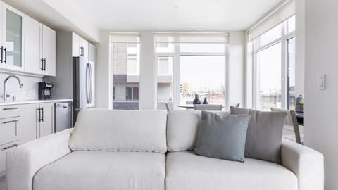 Landing Modern Apartment with Amazing Amenities (ID8566X33) Apartment in Vancouver