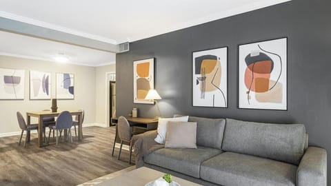 Landing Modern Apartment with Amazing Amenities (ID1008X640) Apartment in Homewood