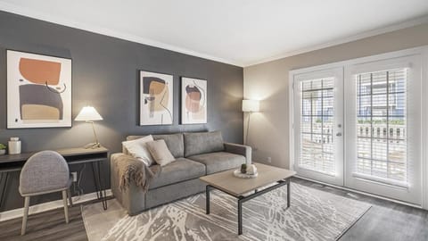 Landing Modern Apartment with Amazing Amenities (ID1008X640) Apartment in Homewood