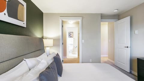 Landing Modern Apartment with Amazing Amenities (ID8880X28) Apartment in Federal Way