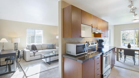 Landing Modern Apartment with Amazing Amenities (ID8880X28) Apartment in Federal Way