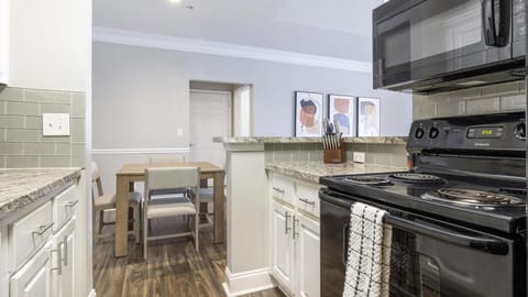 Landing Modern Apartment with Amazing Amenities (ID6499X34) Apartment in McDonough