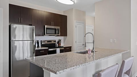 Landing Modern Apartment with Amazing Amenities (ID1007X705) Apartment in Town N Country