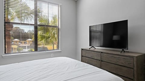 Landing Modern Apartment with Amazing Amenities (ID1007X705) Apartment in Town N Country