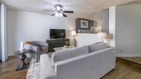 Landing Modern Apartment with Amazing Amenities (ID8735X33) Apartment in Westwood
