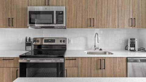 Landing Modern Apartment with Amazing Amenities (ID1398X007) Apartment in Dania Beach