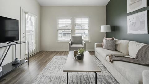 Landing Modern Apartment with Amazing Amenities (ID9014X92) Apartment in Nashville