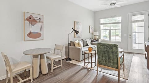 Landing Modern Apartment with Amazing Amenities (ID1239X512) Apartment in Maitland