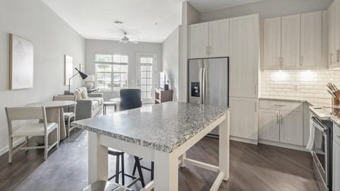 Landing Modern Apartment with Amazing Amenities (ID1239X512) Apartment in Maitland