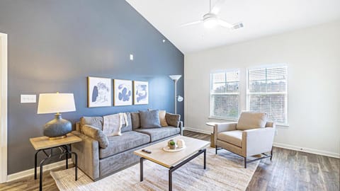 Landing Modern Apartment with Amazing Amenities (ID9014X95) Apartment in Nashville