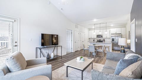 Landing Modern Apartment with Amazing Amenities (ID9014X95) Apartment in Nashville