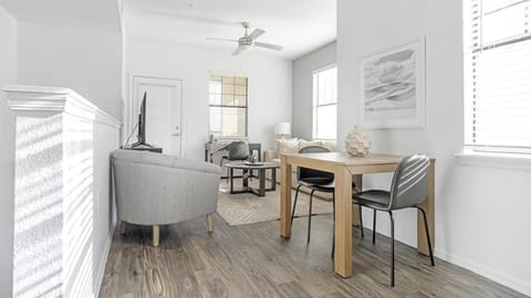 Landing Modern Apartment with Amazing Amenities (ID1265X489) Apartment in Tucson