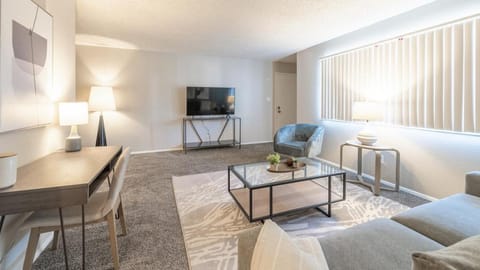 Landing Modern Apartment with Amazing Amenities (ID7515X32) Apartment in Albuquerque