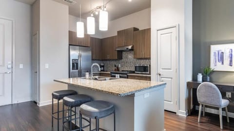 Landing Modern Apartment with Amazing Amenities (ID9245X93) Apartment in Irving