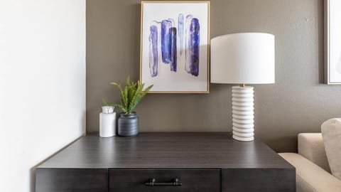 Landing Modern Apartment with Amazing Amenities (ID9245X93) Apartment in Irving