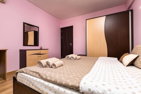 Spacious Central Apt by Stefanie / close to MU Apartment in Plovdiv