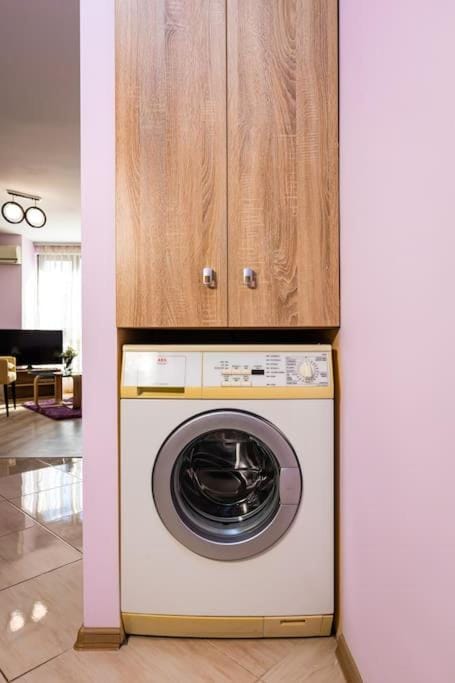 Spacious Central Apt by Stefanie / close to MU Apartment in Plovdiv