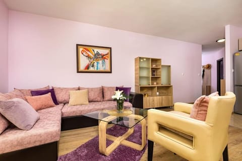 Spacious Central Apt by Stefanie / close to MU Apartment in Plovdiv