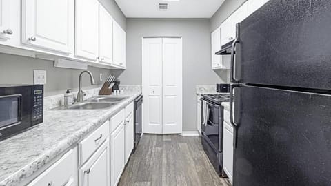 Landing Modern Apartment with Amazing Amenities (ID1002X045) Apartment in Peachtree Corners