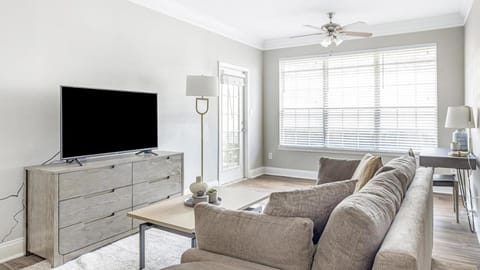 Landing Modern Apartment with Amazing Amenities (ID6915X18) Apartment in McDonough