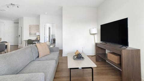 Landing Modern Apartment with Amazing Amenities (ID7745X98) Apartment in Albuquerque