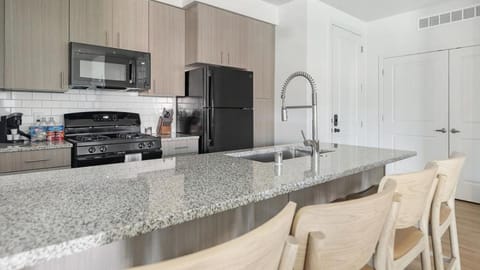 Landing Modern Apartment with Amazing Amenities (ID7745X98) Apartment in Albuquerque