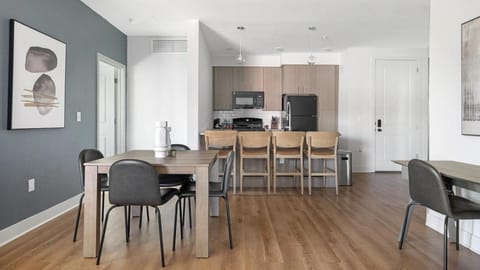 Landing Modern Apartment with Amazing Amenities (ID7745X98) Apartment in Albuquerque