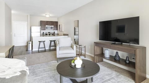 Landing Modern Apartment with Amazing Amenities (ID7866X62) Apartment in Worthington