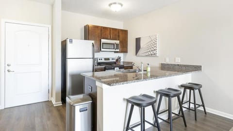 Landing Modern Apartment with Amazing Amenities (ID7866X62) Apartment in Worthington
