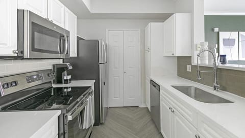 Landing Modern Apartment with Amazing Amenities (ID1242X397) Apartment in Irving