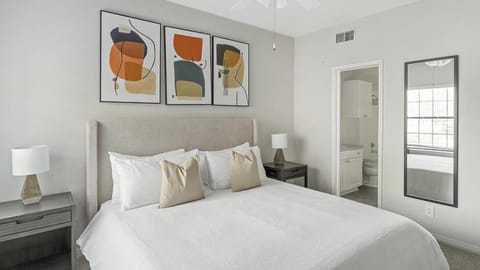 Landing Modern Apartment with Amazing Amenities (ID1242X397) Apartment in Irving