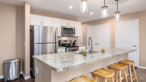 Landing Modern Apartment with Amazing Amenities (ID8358X13) Apartment in Hilliard