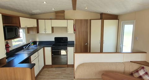 JP Retreat Family Holiday Caravan, West Sands House in Selsey