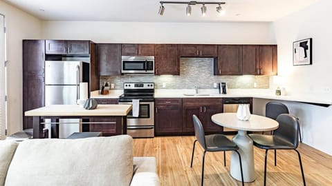 Landing Modern Apartment with Amazing Amenities (ID8283X49) Apartment in Centennial