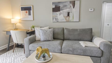 Landing Modern Apartment with Amazing Amenities (ID7937X85) Apartment in St Petersburg