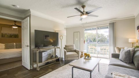 Landing Modern Apartment with Amazing Amenities (ID7937X85) Apartment in St Petersburg