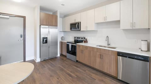 Landing Modern Apartment with Amazing Amenities (ID9133X64) Apartment in The Gulch