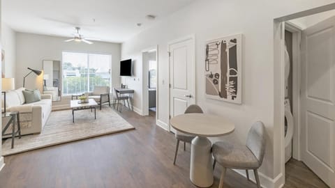 Landing Modern Apartment with Amazing Amenities (ID9133X64) Apartment in The Gulch