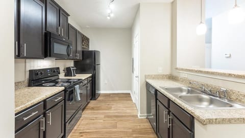 Landing Modern Apartment with Amazing Amenities (ID9391X76) Apartment in Goose Creek