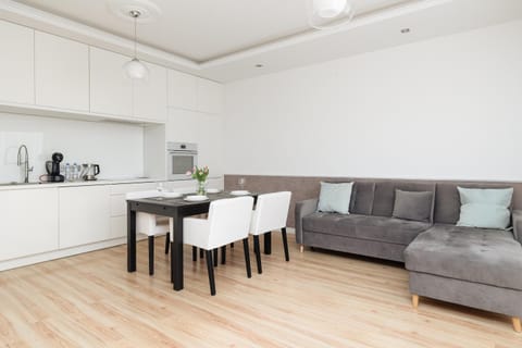 Coffee/tea facilities, Kitchen or kitchenette, Living room, Seating area, Dining area, minibar