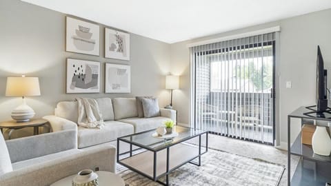 Landing Modern Apartment with Amazing Amenities (ID9454X04) Apartment in Cascade-Fairwood