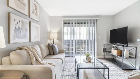 Landing Modern Apartment with Amazing Amenities (ID9454X04) Apartment in Cascade-Fairwood