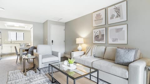 Landing Modern Apartment with Amazing Amenities (ID9454X04) Apartment in Cascade-Fairwood